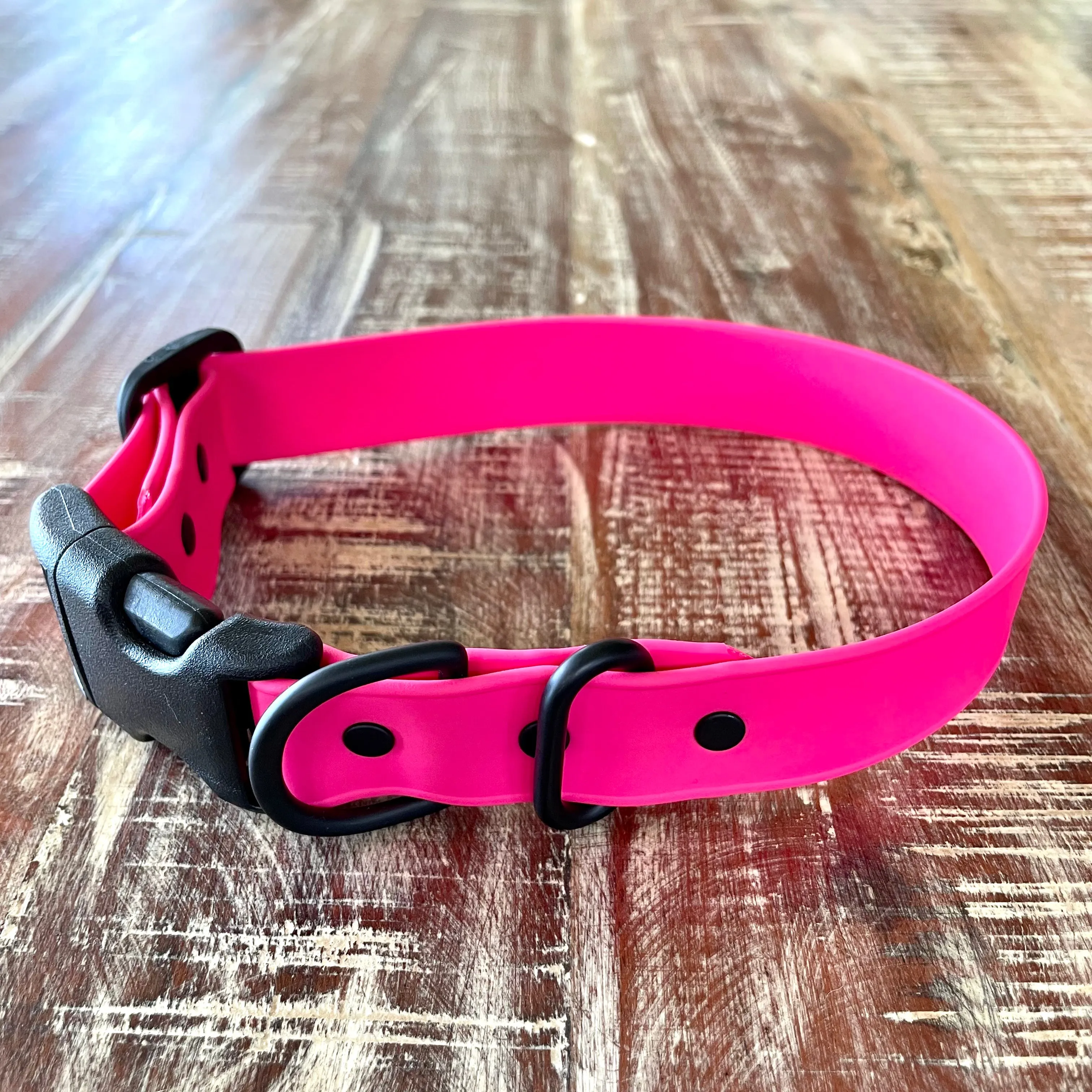 Adjustable Waterproof Collar : Neon Pink   Black