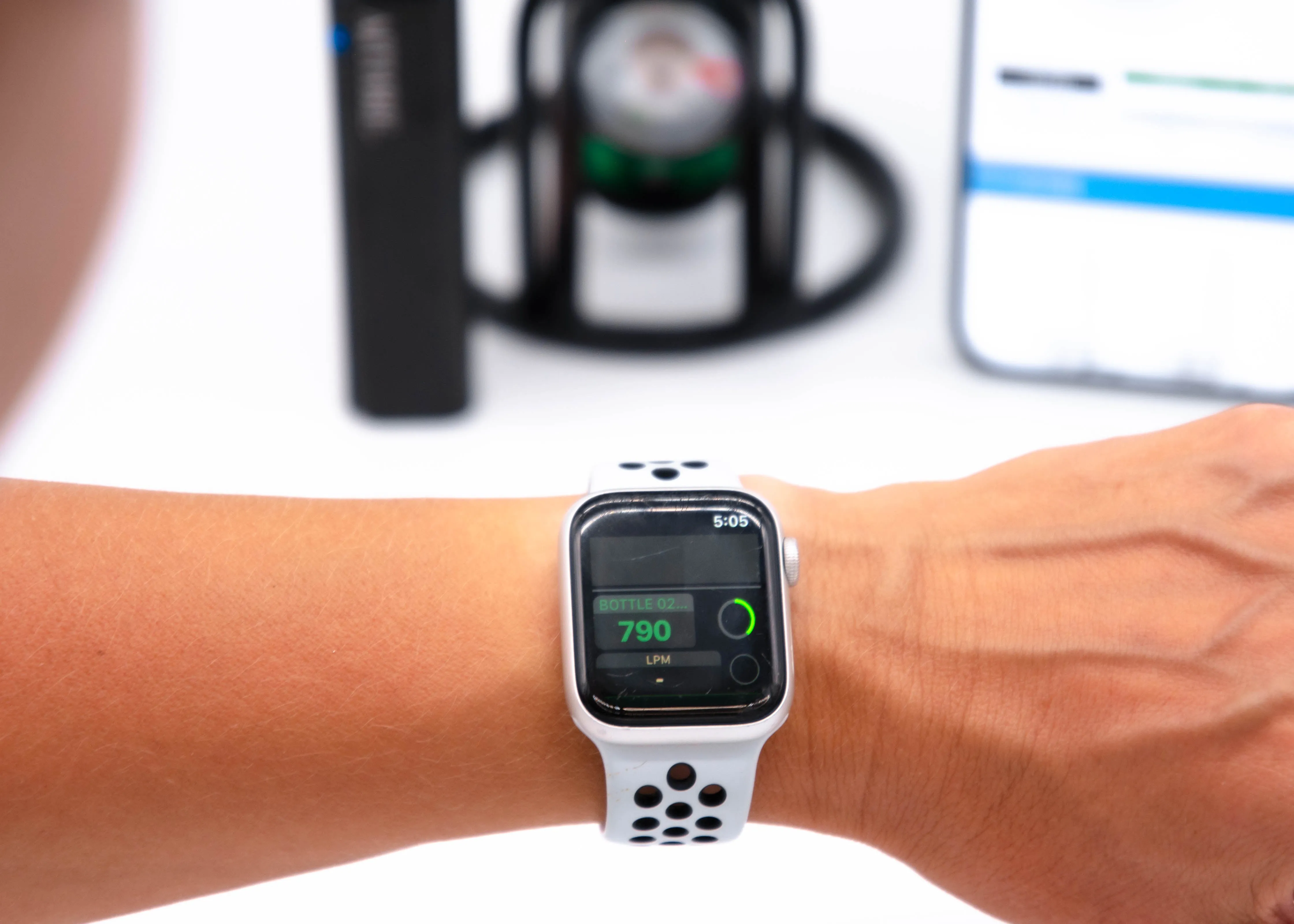 Altus Meso Portable Oxygen Tank Pressure Monitor - With iOS App - Black