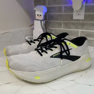 Brooks Ghosts Max. Men’s Size 12. Color Grey.