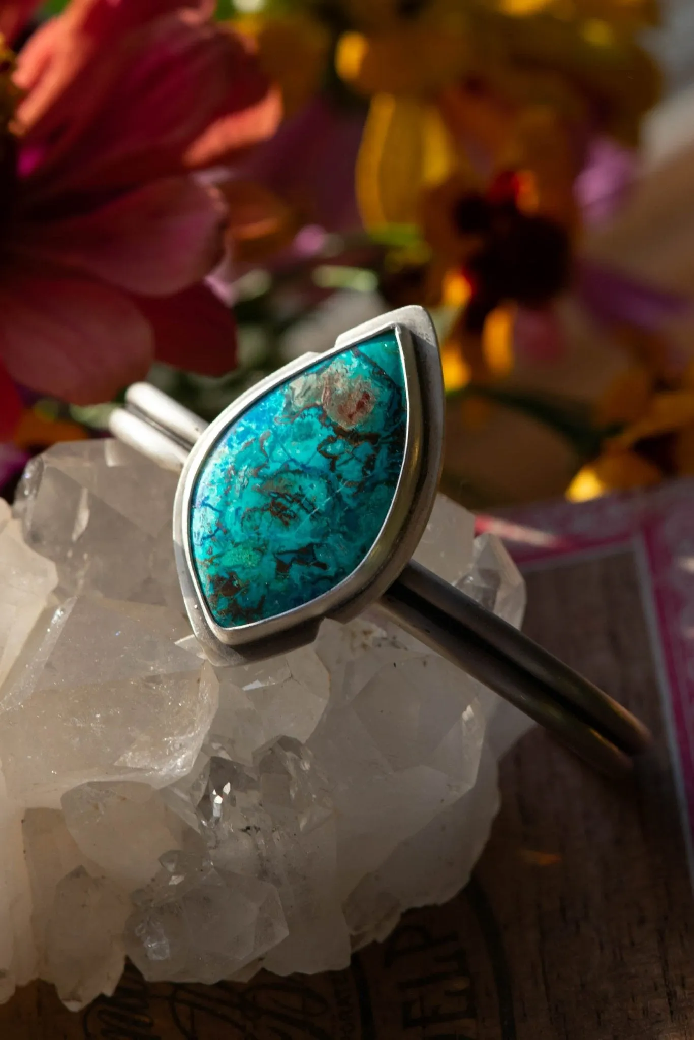 ELECTRIC SHATTUCKITE CUFF