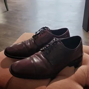 JOHNSTON &amp; MURPHY MENS LEATHER BURGUNDY OXFORDS SIZE 11 MADE IN INDIA