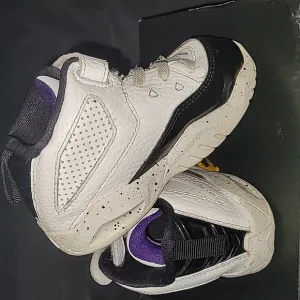 Jordan B'Loyal (TD) in box