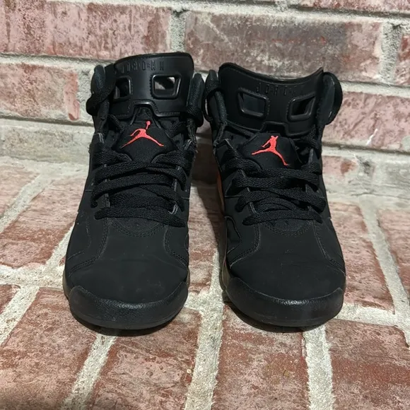 Kids Jordan 6 retro “infrared” size 5.5y