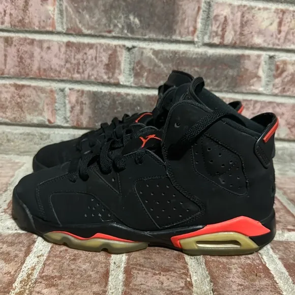 Kids Jordan 6 retro “infrared” size 5.5y