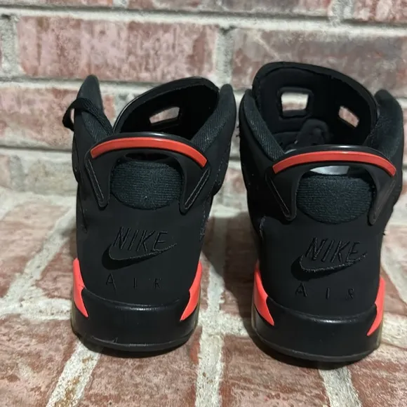 Kids Jordan 6 retro “infrared” size 5.5y
