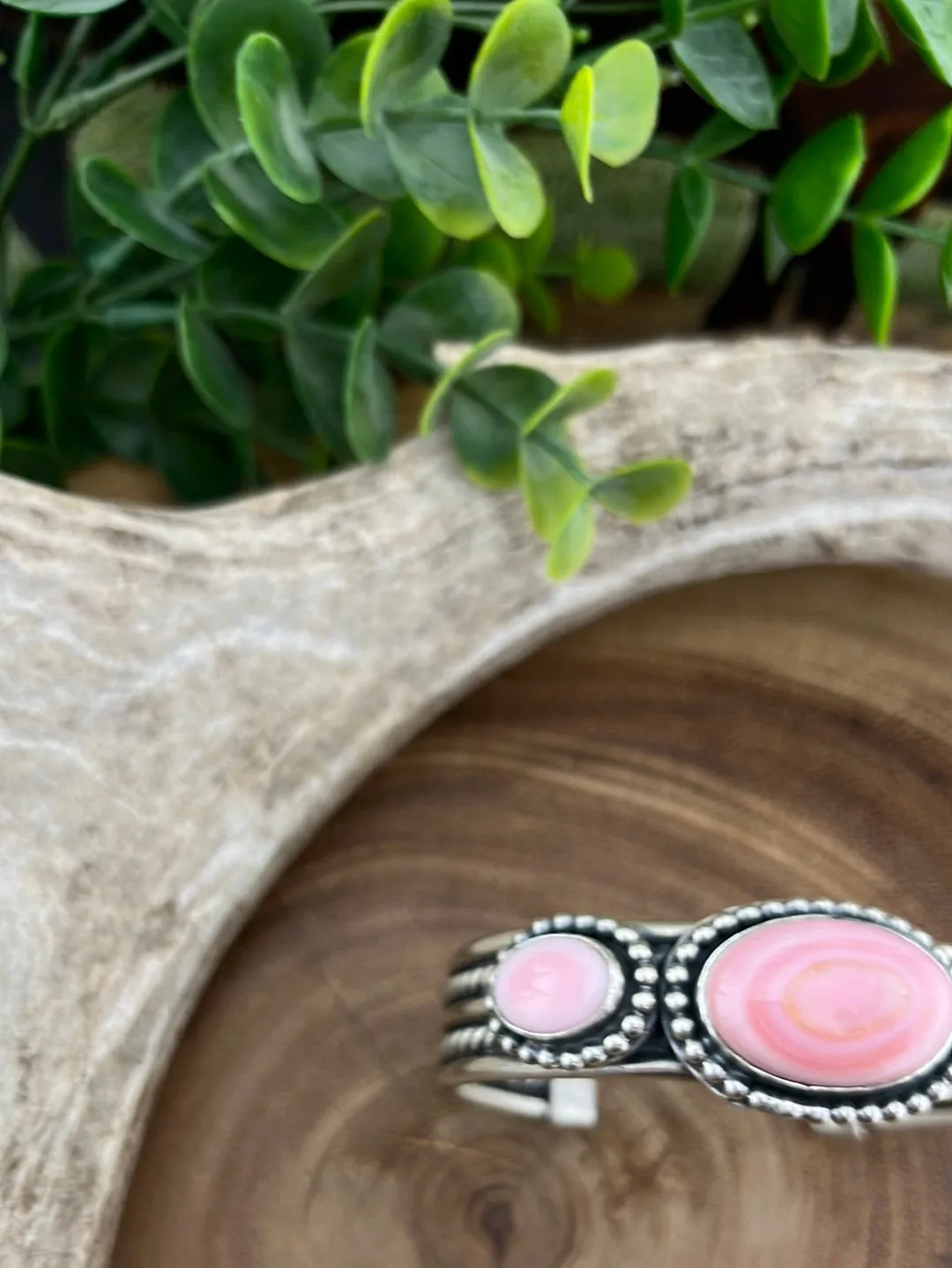 Libby Roped Sterling 3 Stone Pink Conch Cuff - Oval Center