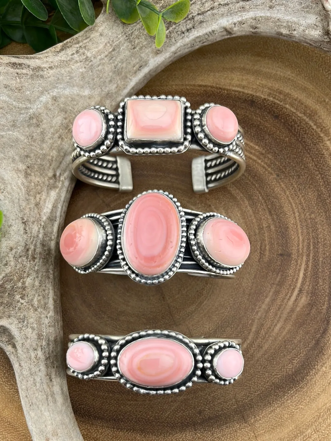 Libby Roped Sterling 3 Stone Pink Conch Cuff - Oval Center