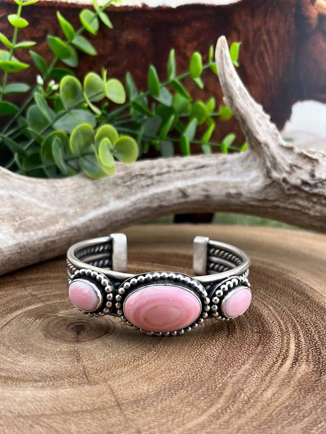 Libby Roped Sterling 3 Stone Pink Conch Cuff - Oval Center