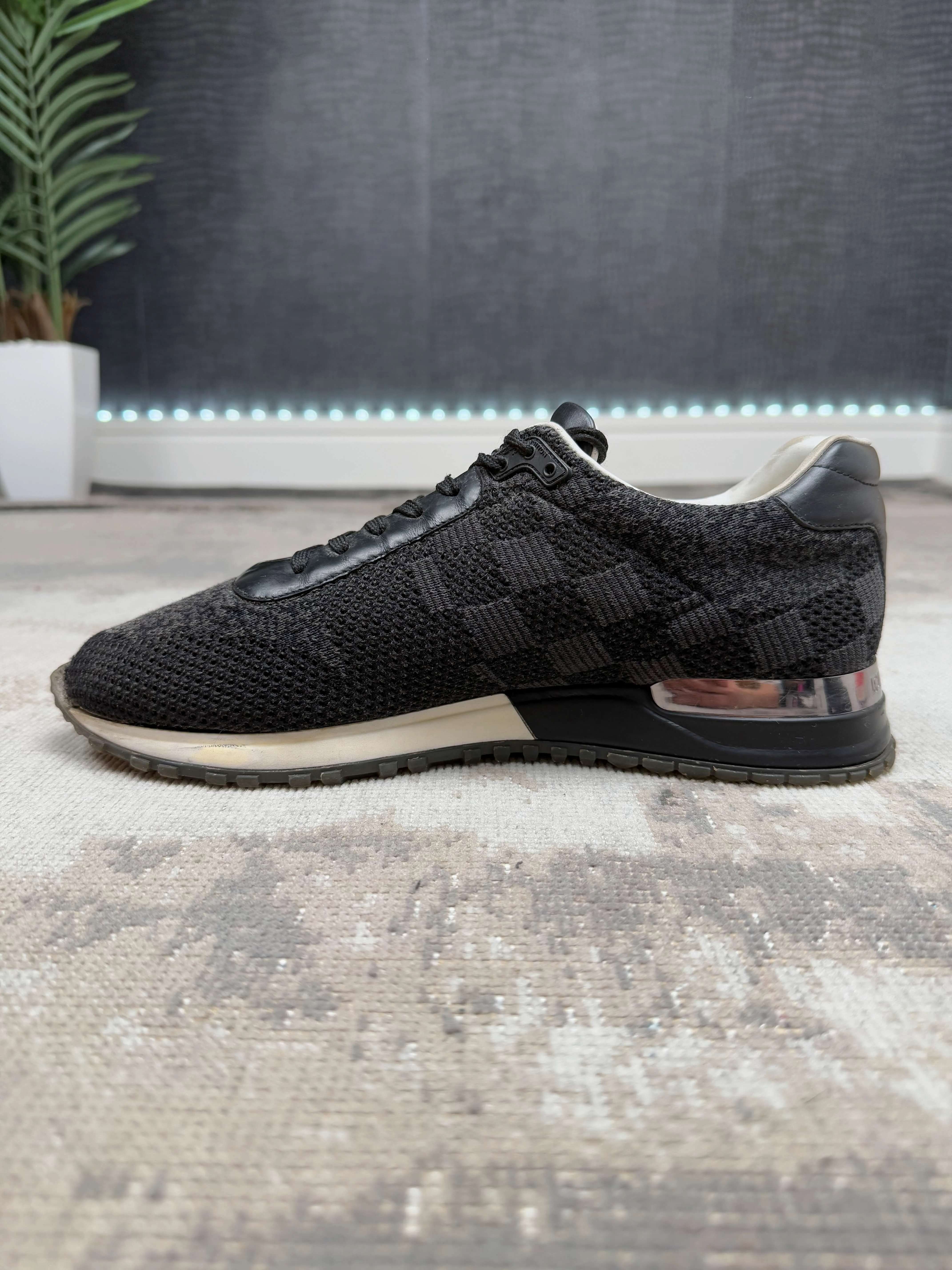 Louis Vuitton Run Away - Black