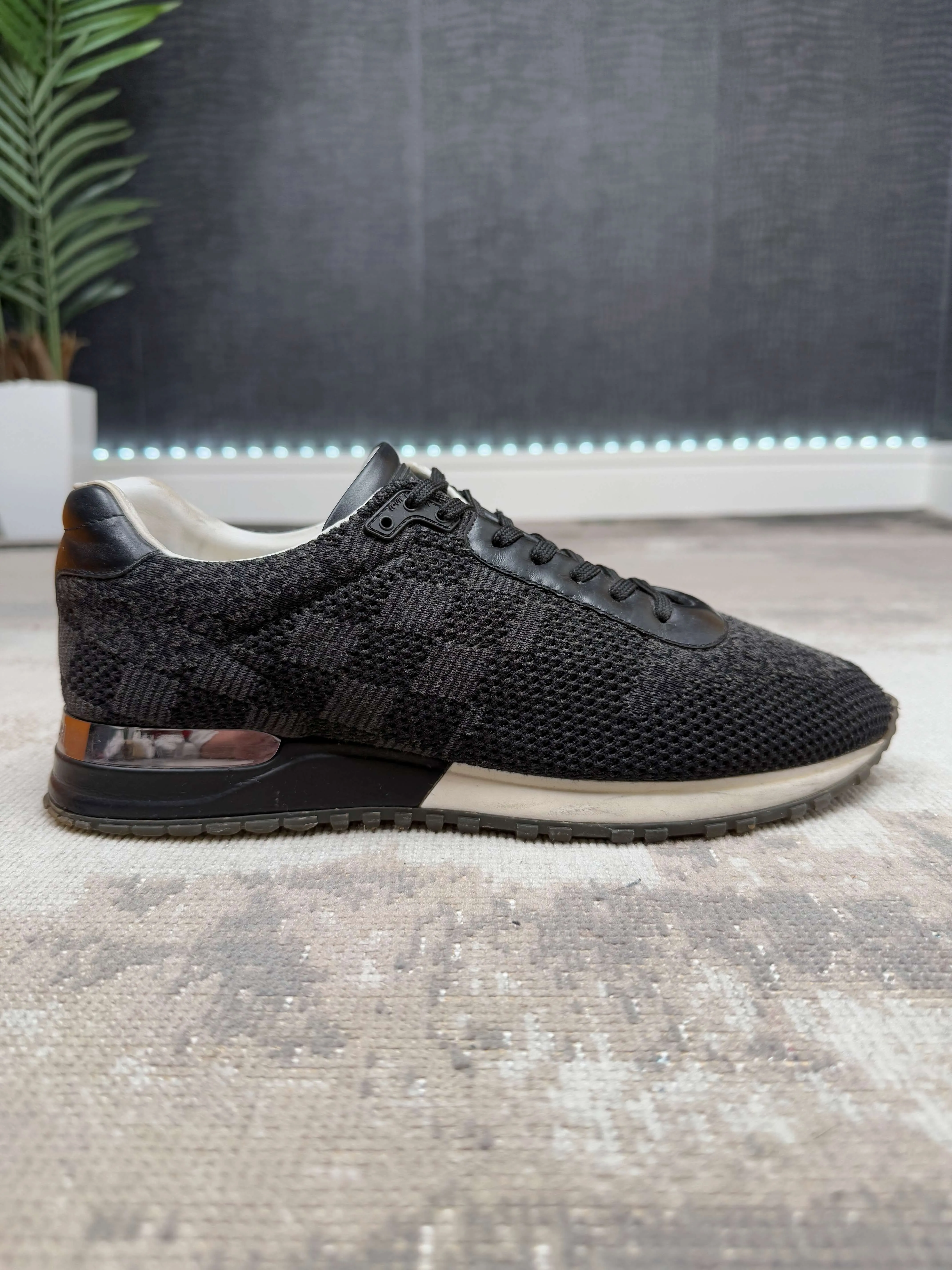 Louis Vuitton Run Away - Black