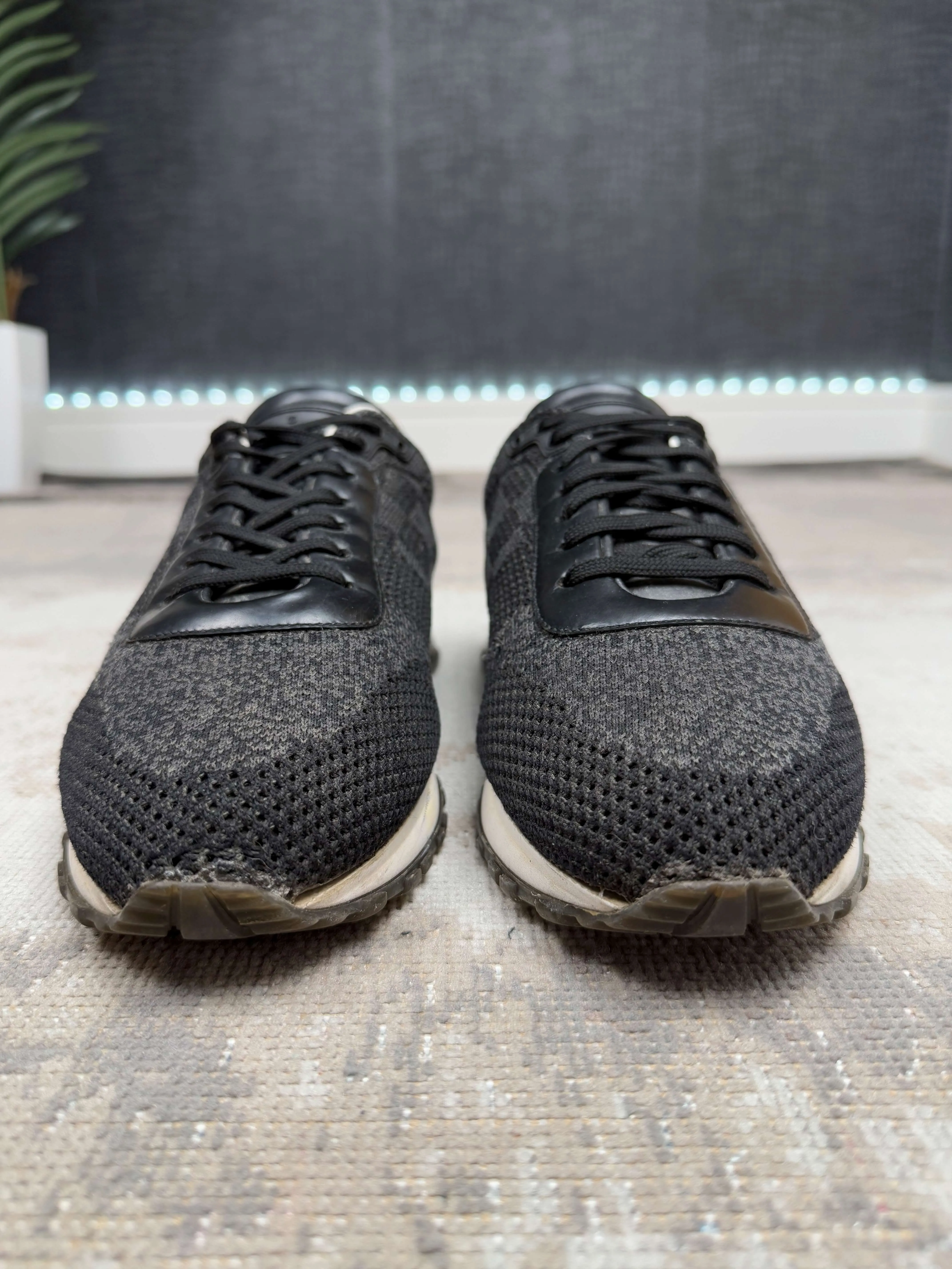 Louis Vuitton Run Away - Black