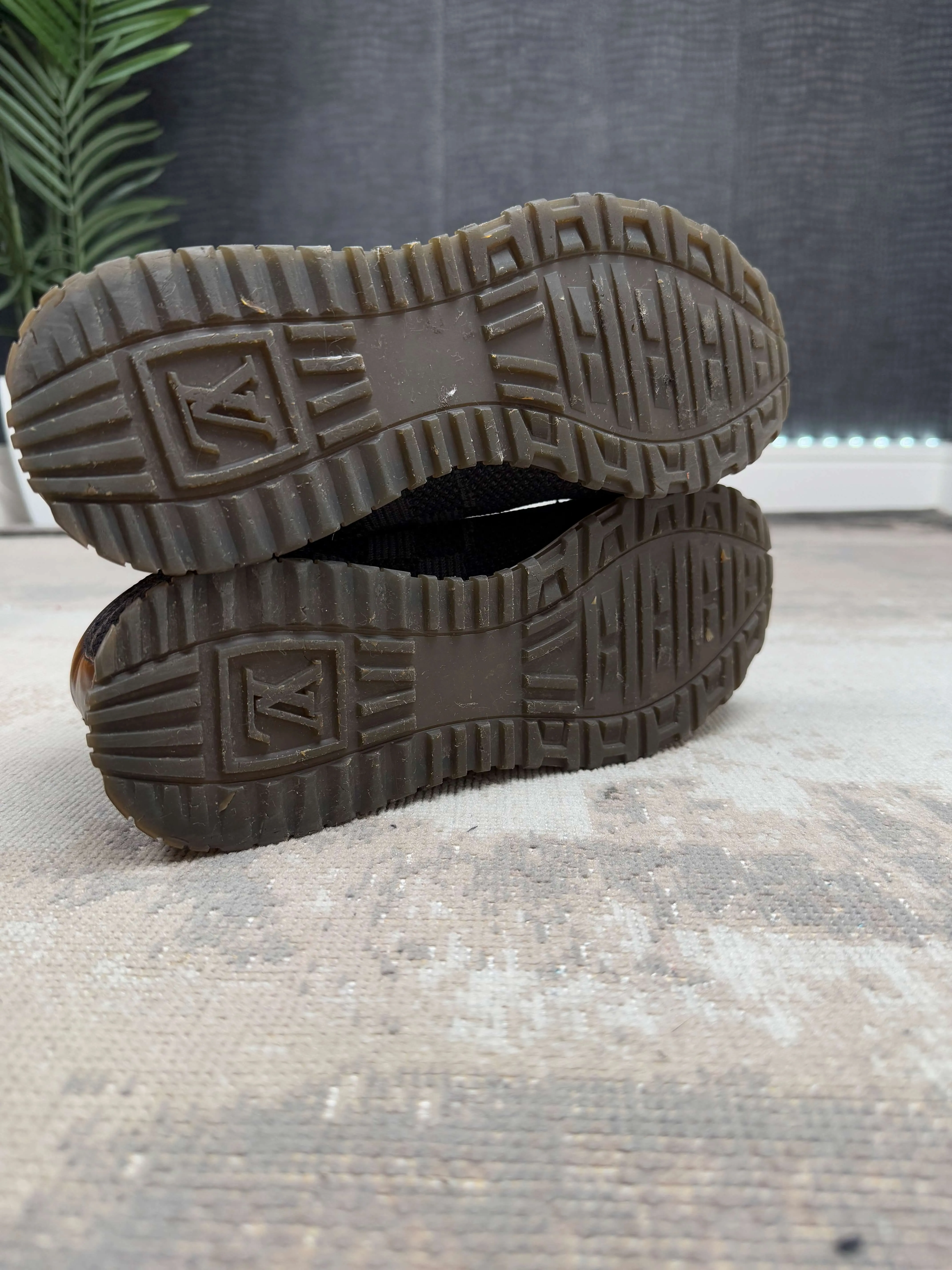 Louis Vuitton Run Away - Black