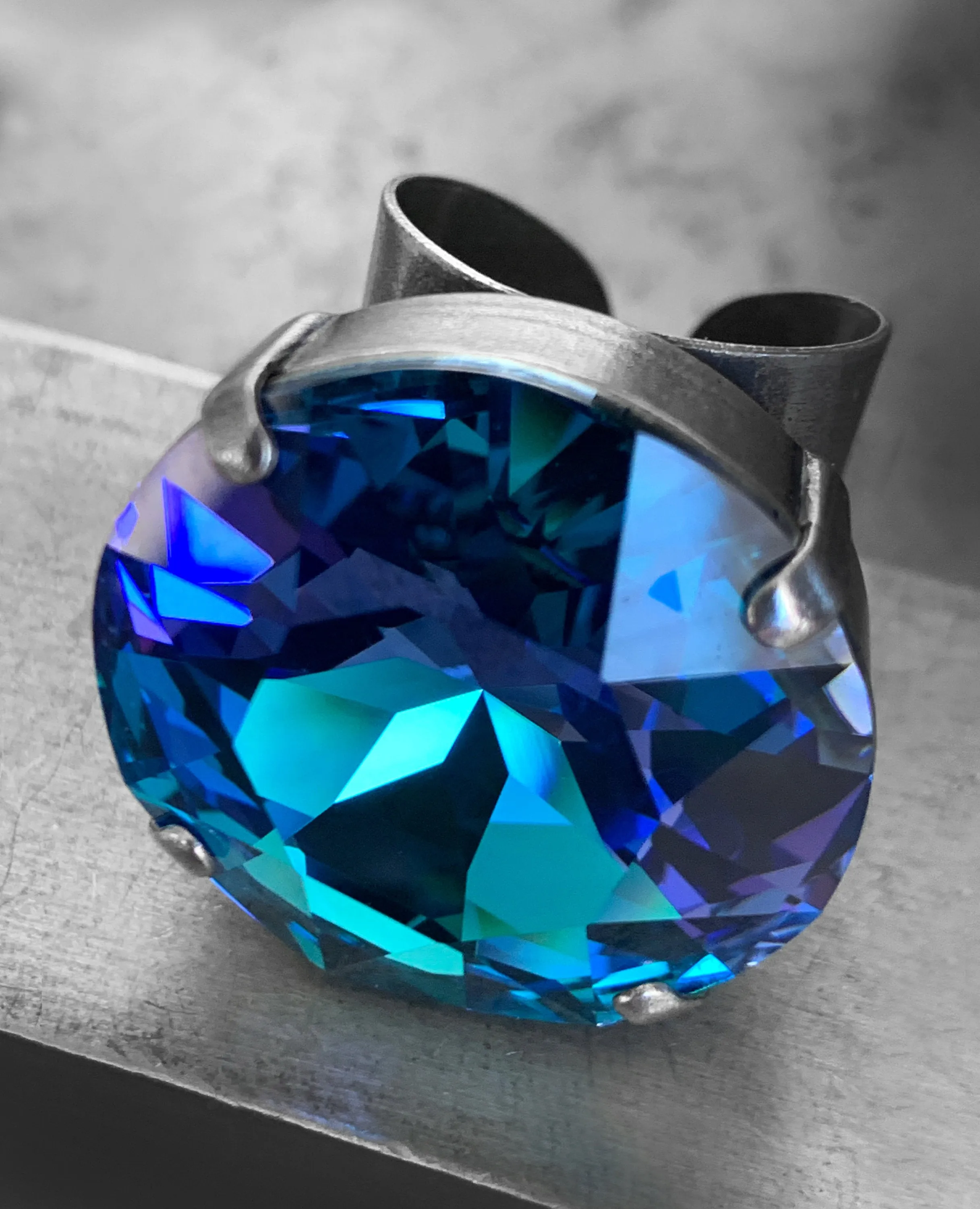 MAGICIAN - Large Round Crystal Ring in Cobalt Blue & Purple