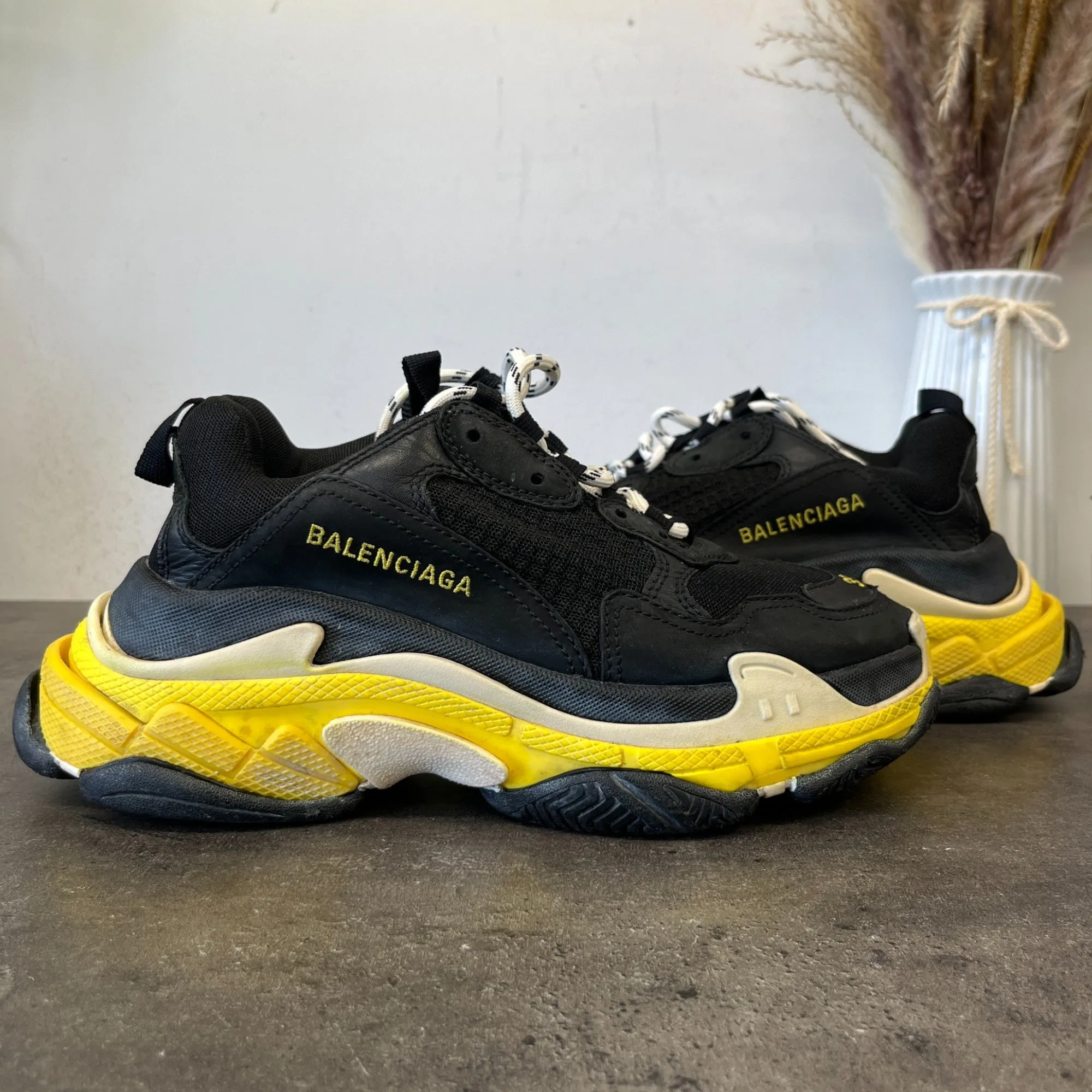 Men's Triple S Low Trainers Black Size EU 39 / UK 5