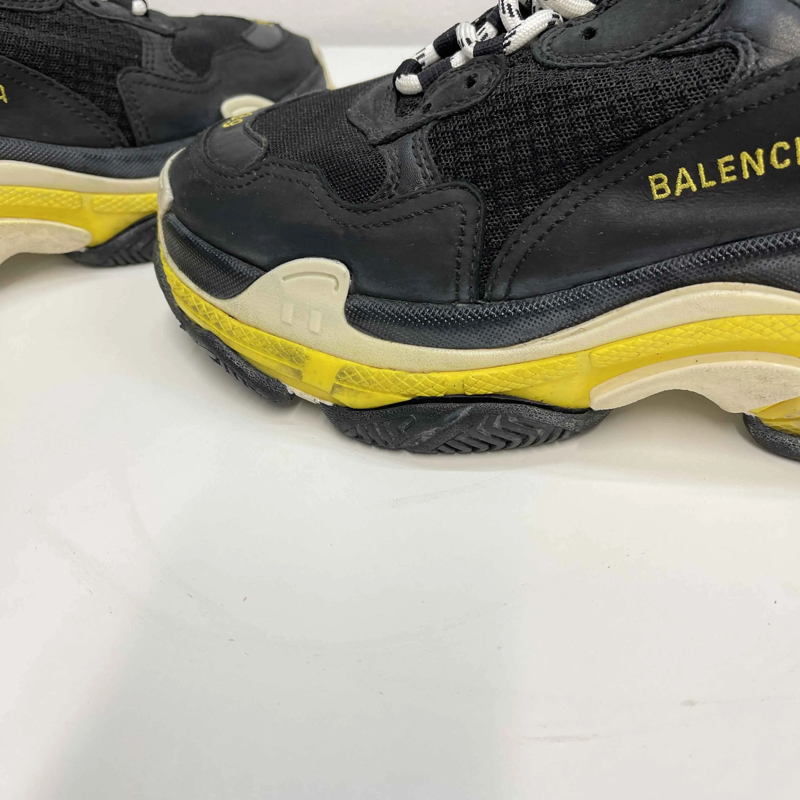 Men's Triple S Low Trainers Black Size EU 39 / UK 5