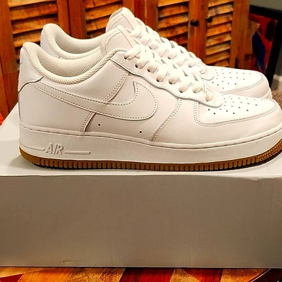 Nike Air Force 1 Low White Men Shoes Gum Soles Size 9
