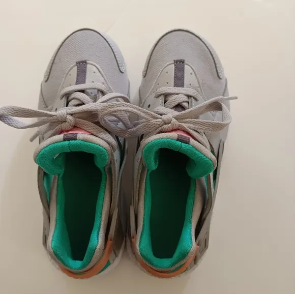 Nike Kids Hurache Gray/Teal Size 13