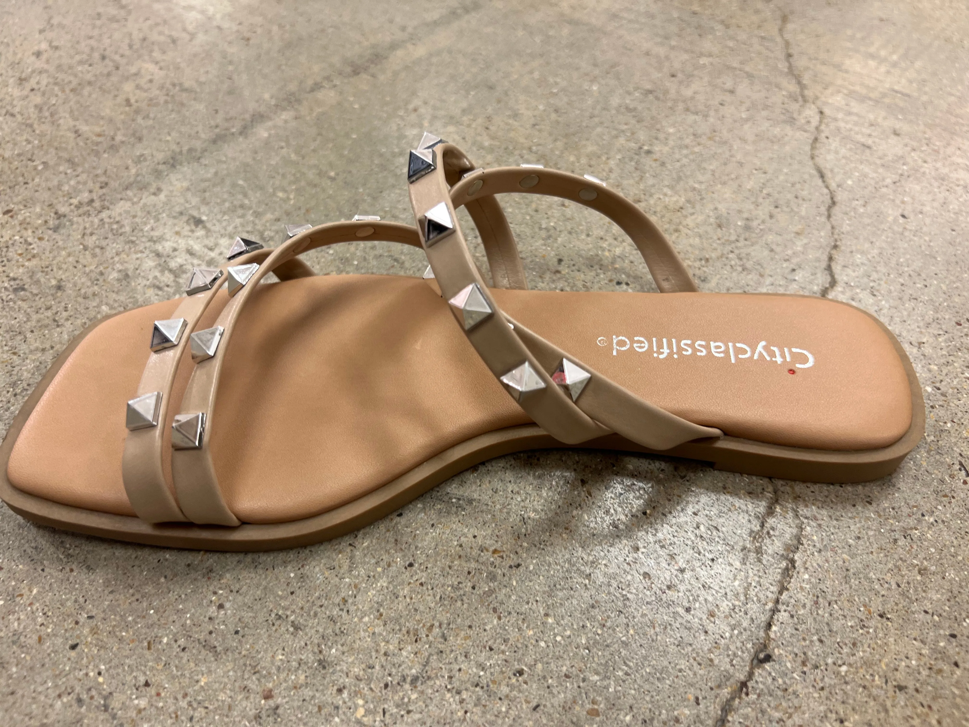 Nude Strapy sandal with detail