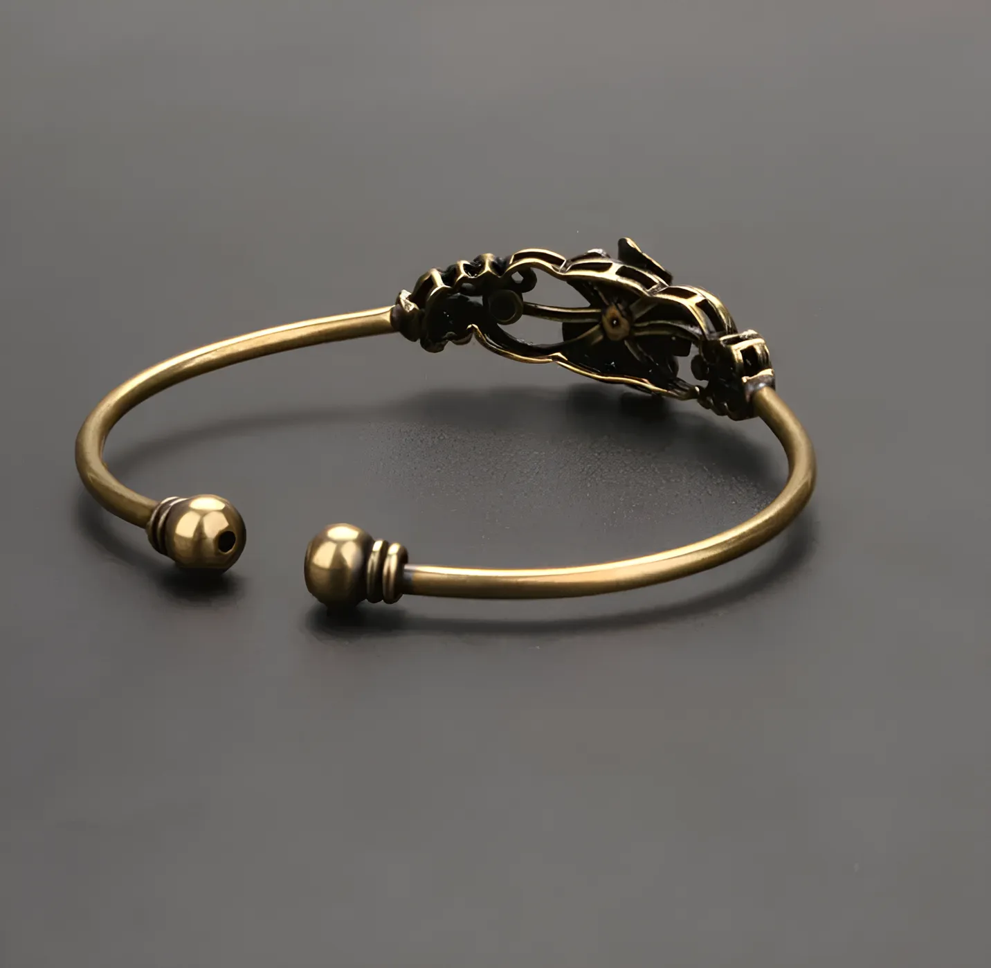 Retro Vintage Brass Flower Cuff Bracelet – Timeless Elegance in Pure Copper