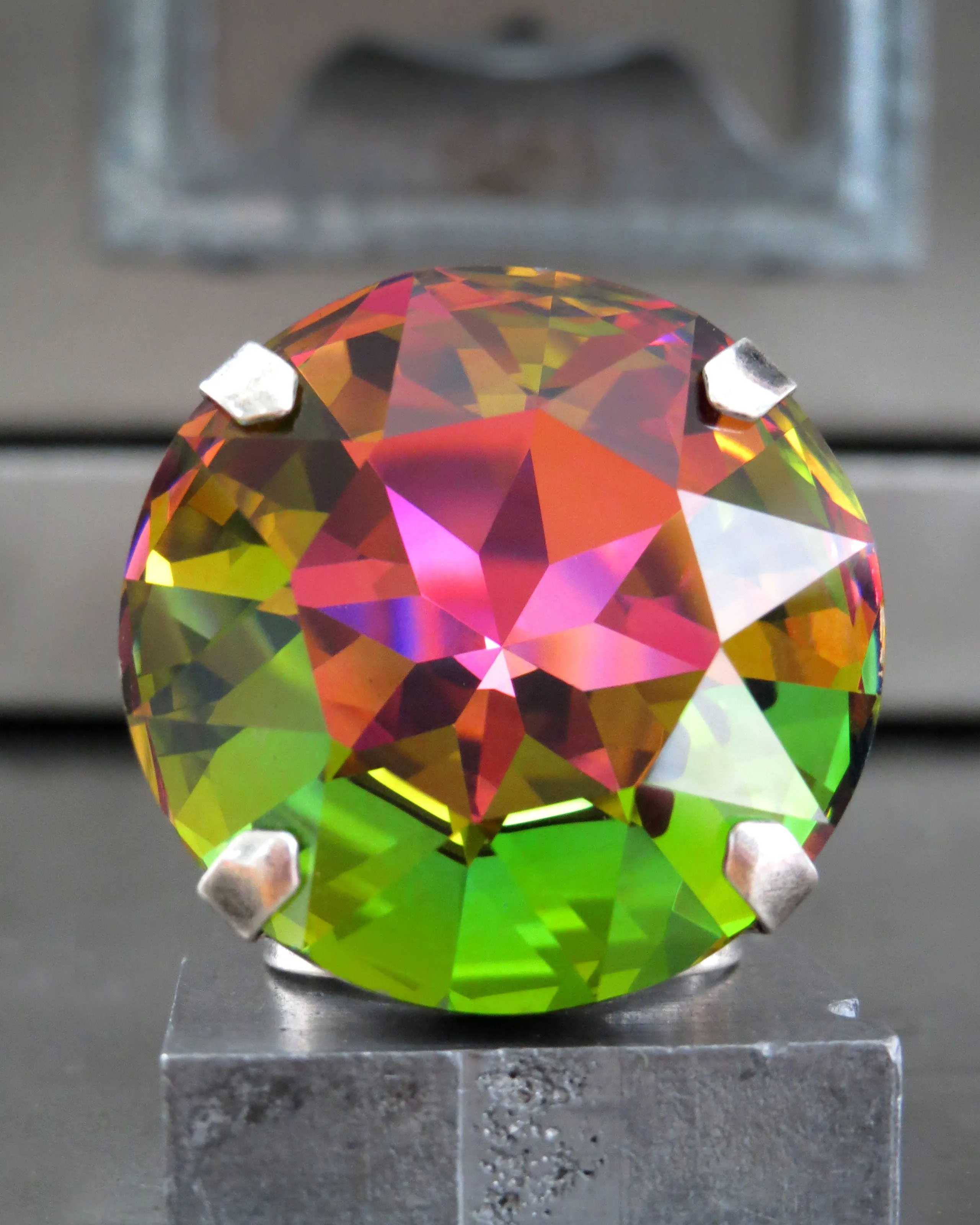 SHOWTIME V2 - Large Round Rainbow Crystal Ring