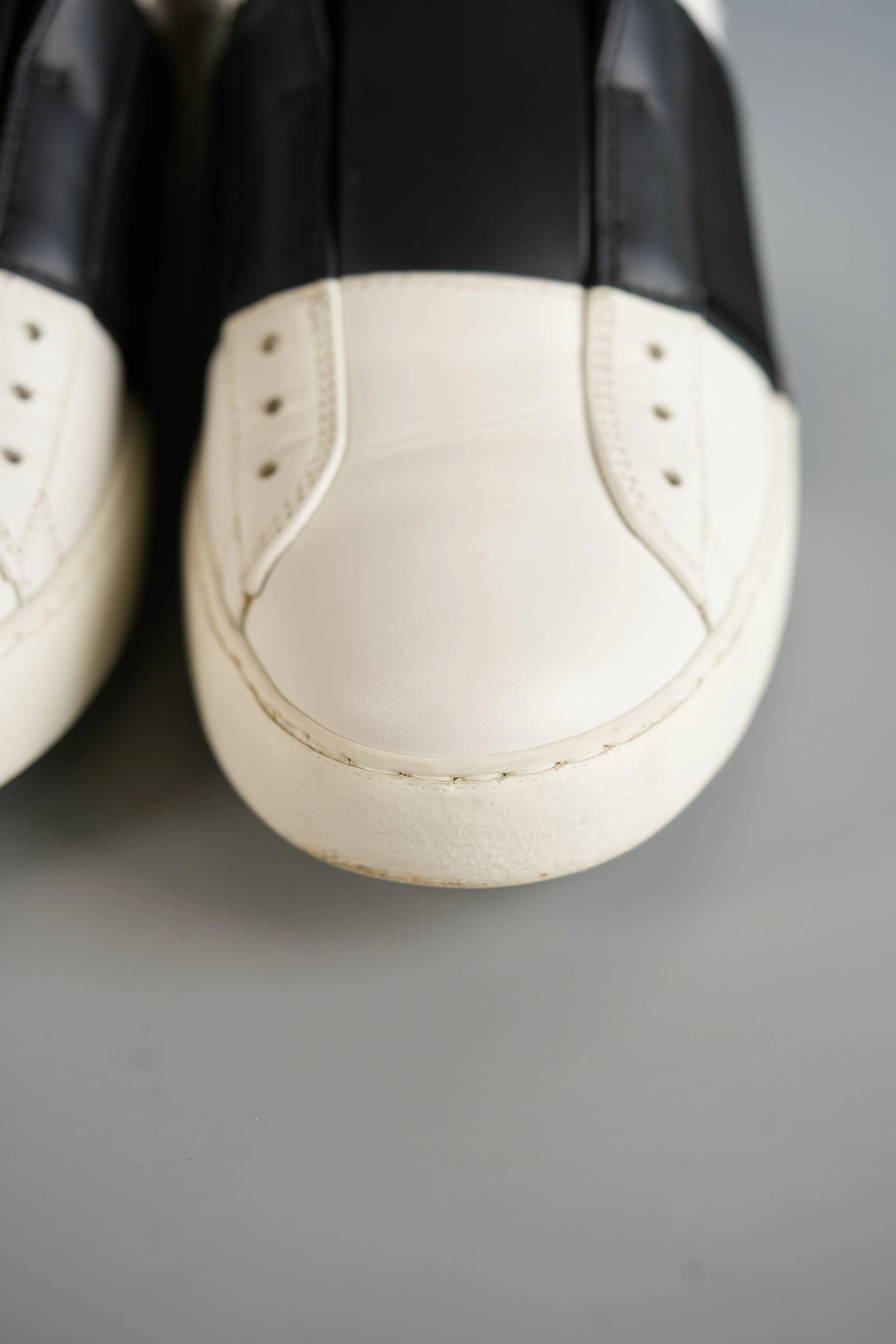 Stud Laceless White/Black Sneakers Size 35 (24cm)