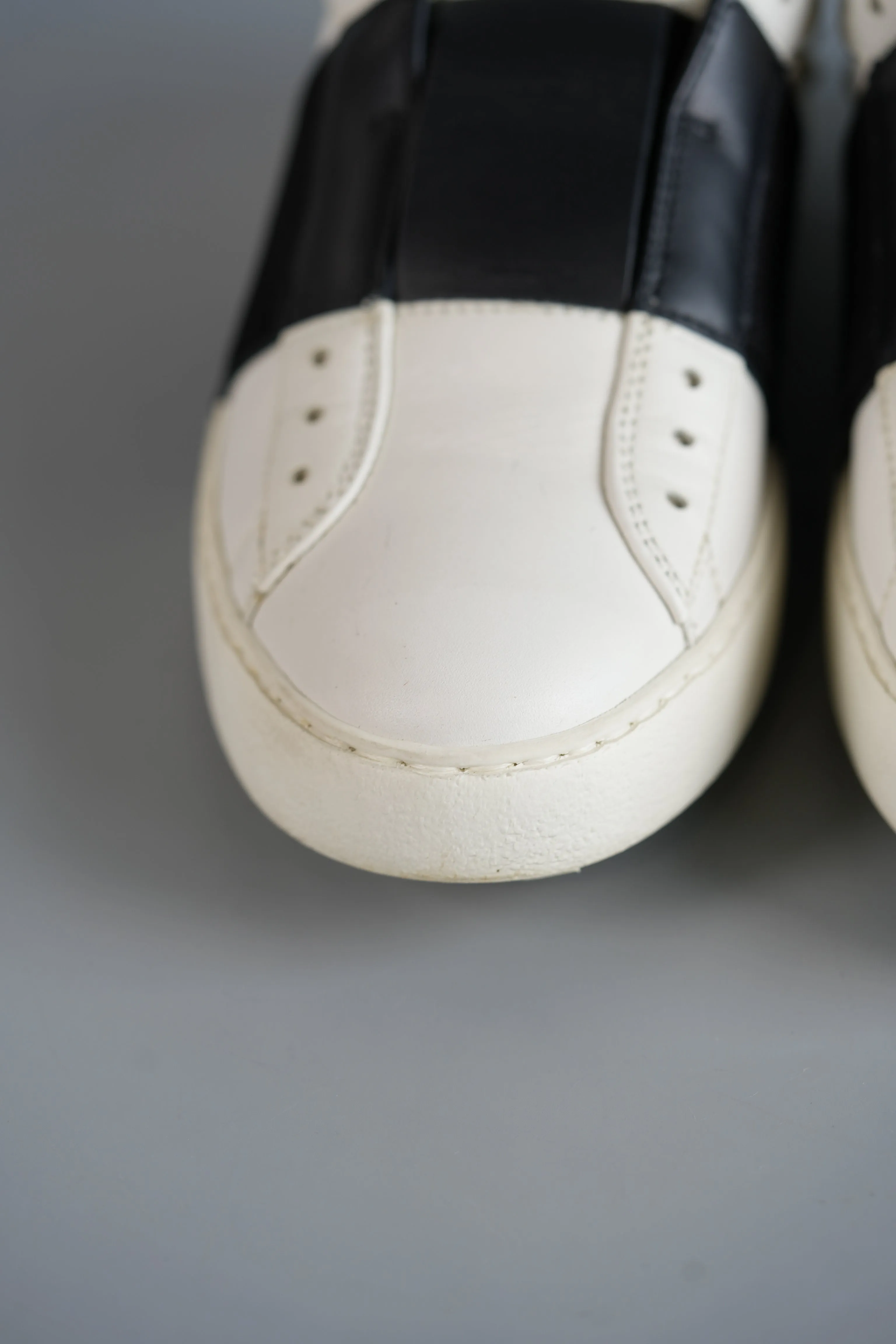 Stud Laceless White/Black Sneakers Size 35 (24cm)