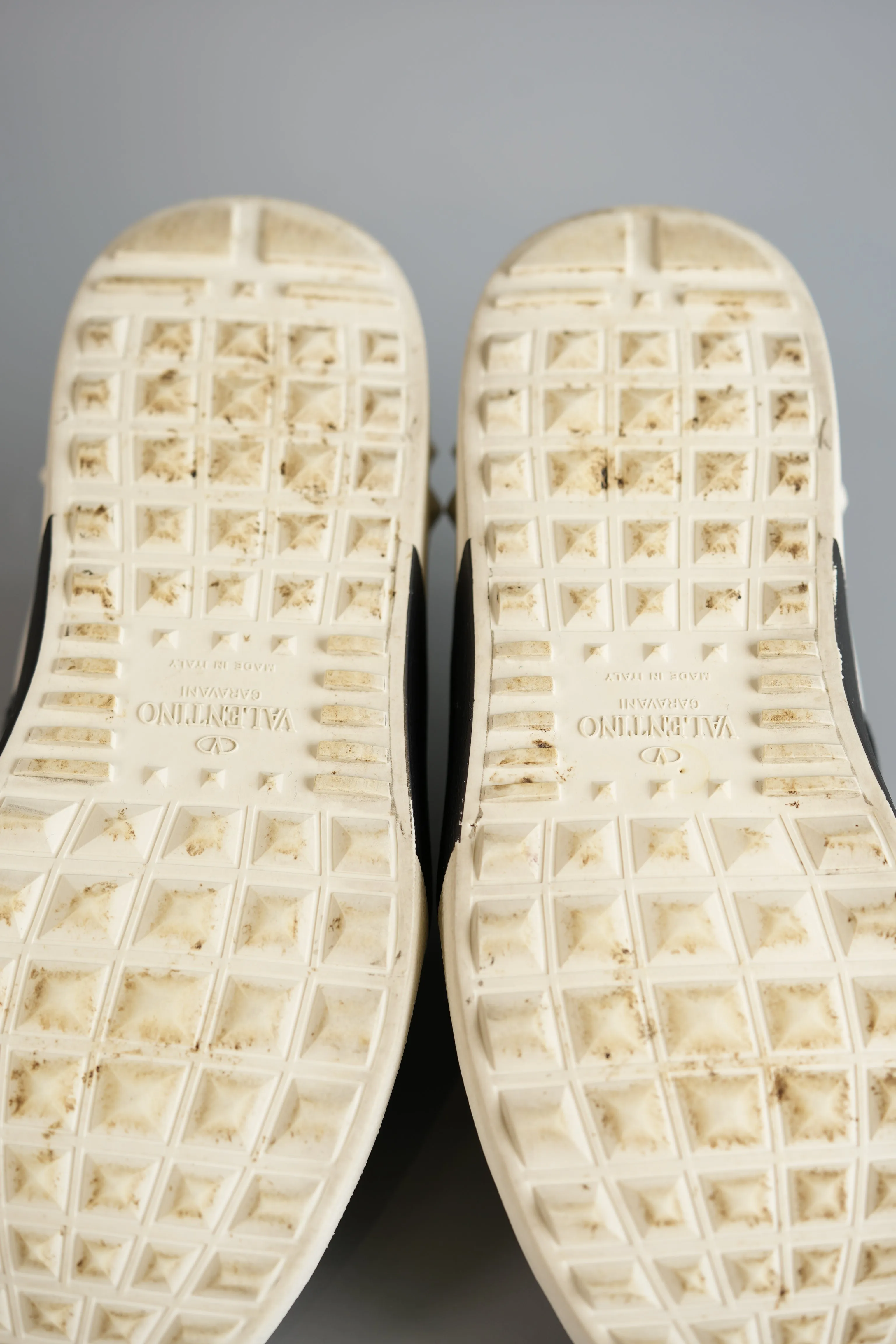 Stud Laceless White/Black Sneakers Size 35 (24cm)