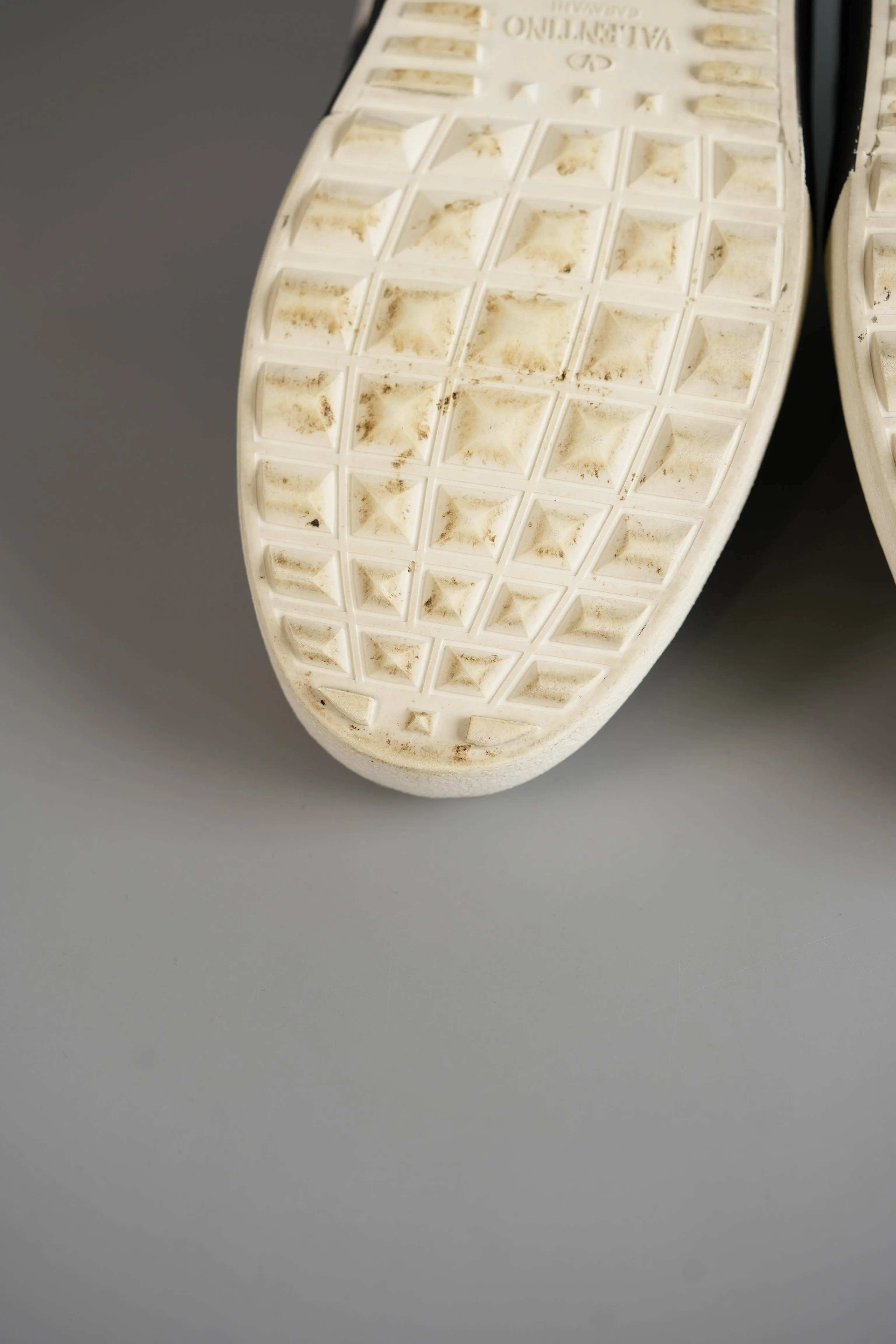Stud Laceless White/Black Sneakers Size 35 (24cm)