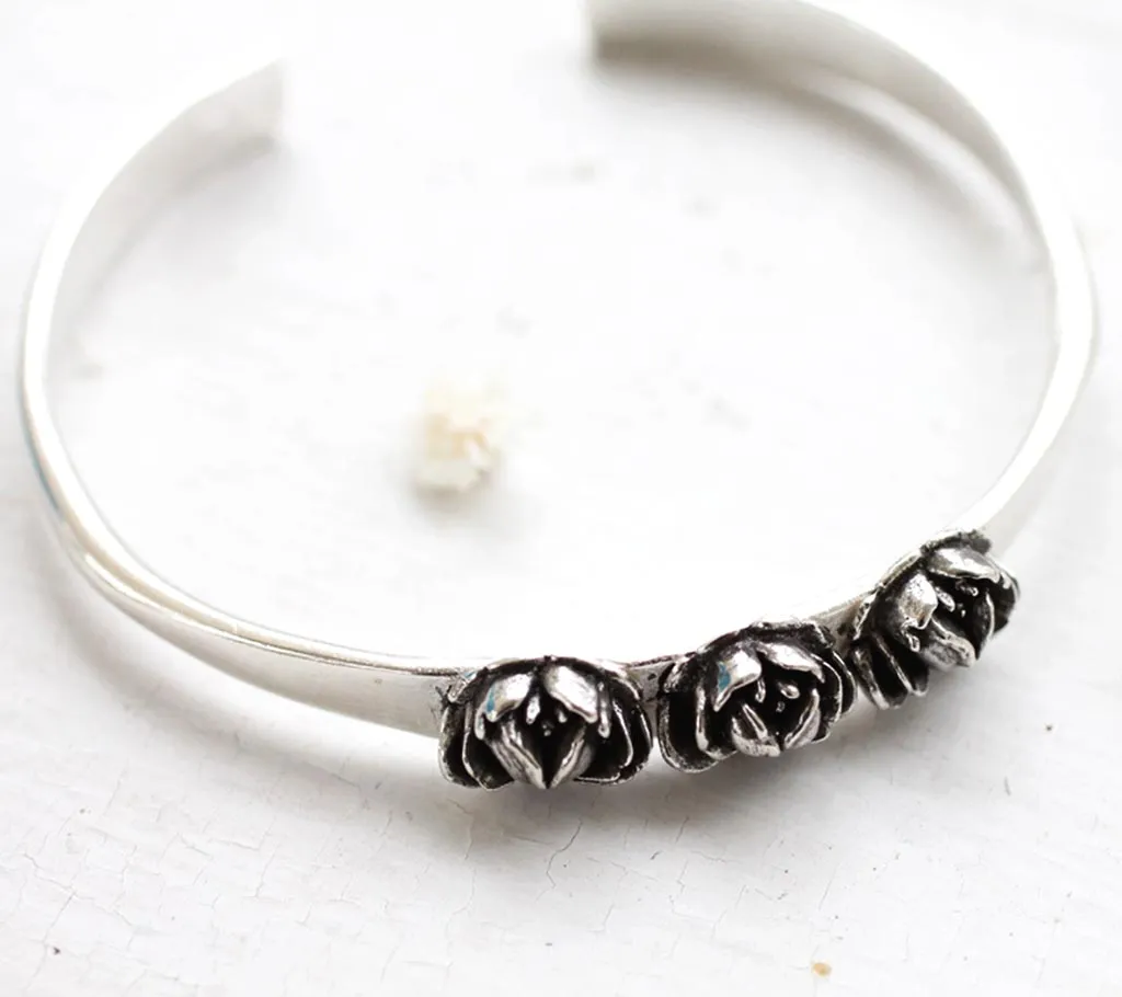 Three Rose Bracelet Made by Ivry Belle Jewelry / Three Rose Bracelet