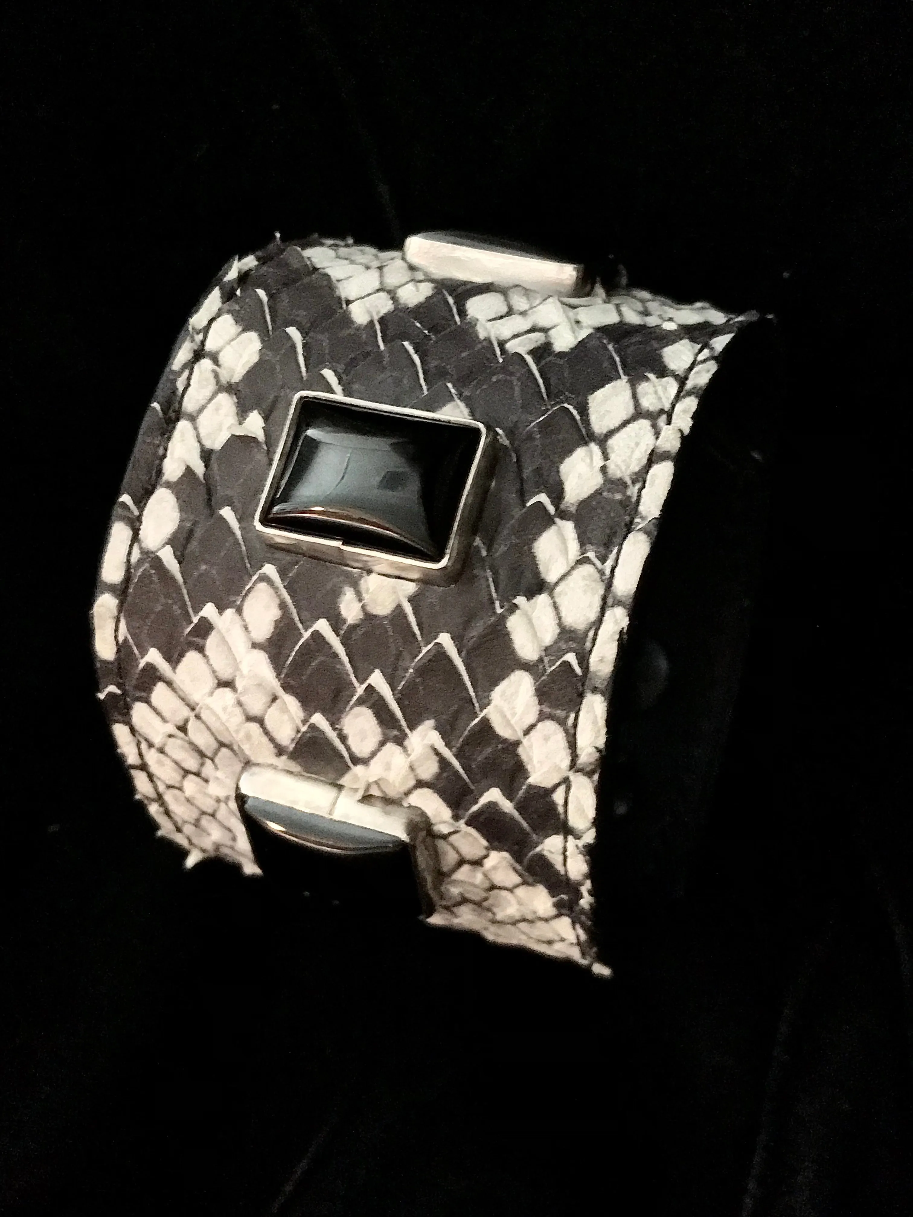 TRIPLE THREAT ONYX RANGER CUFF