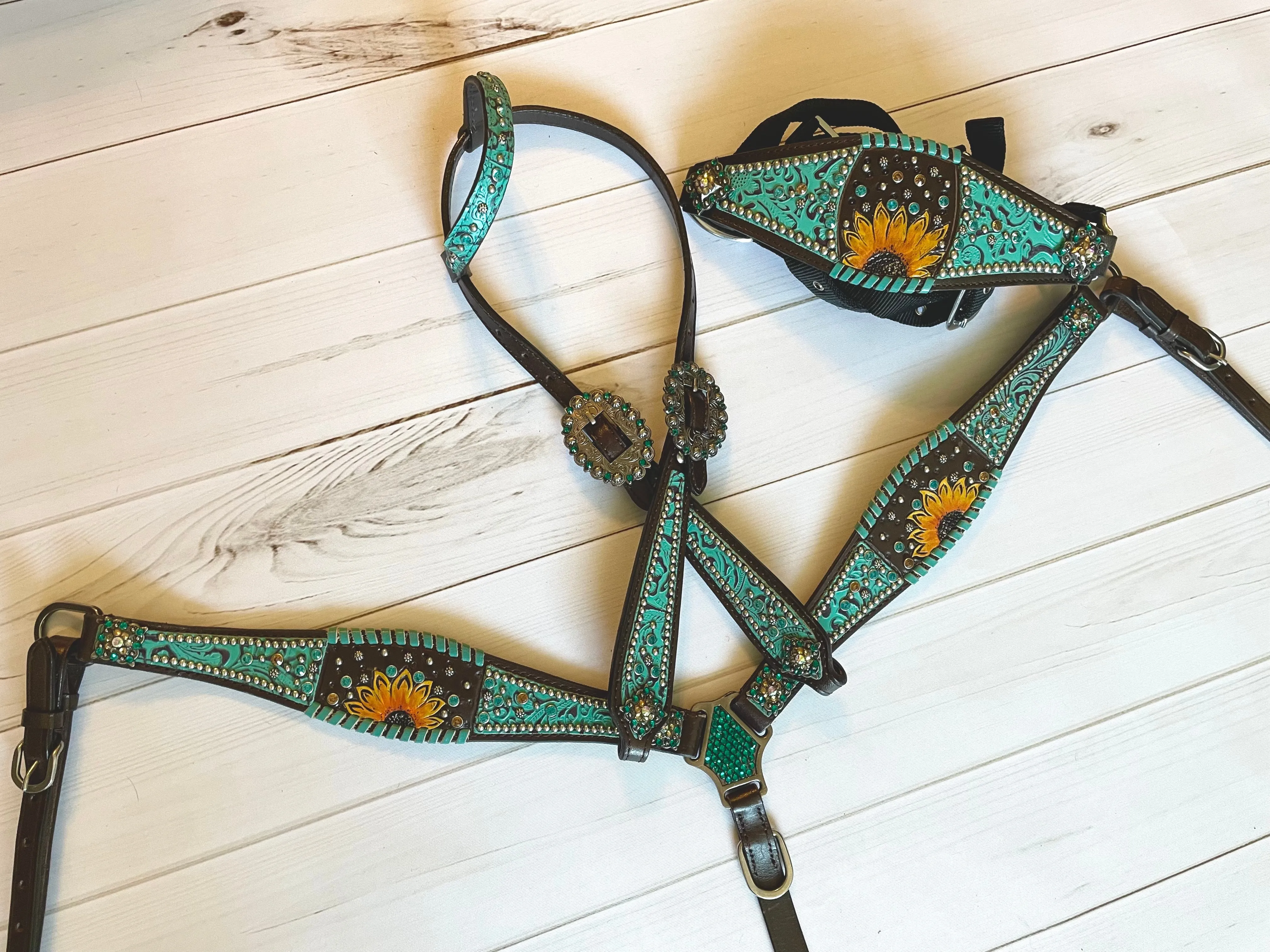 Turquoise Filagree Pattern Whipstitch Sunflower Tack Set