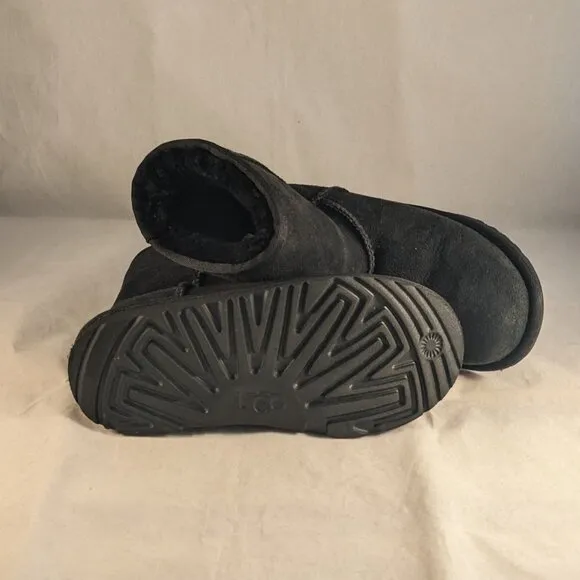 UGG Kids Classic Mid Suede Black Boot, USA Size 2
