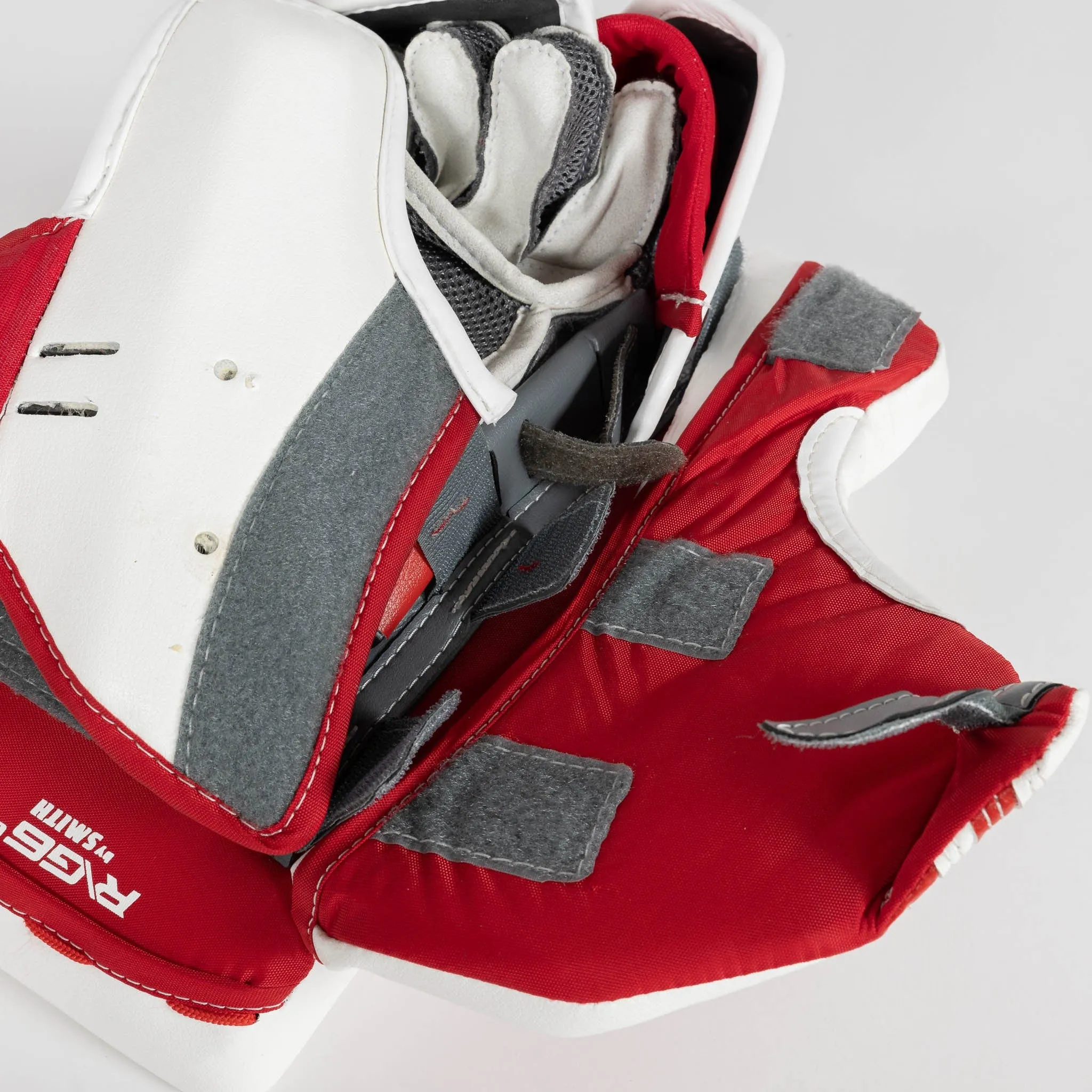 Warrior Ritual G6 E  Intermediate Goalie Blocker