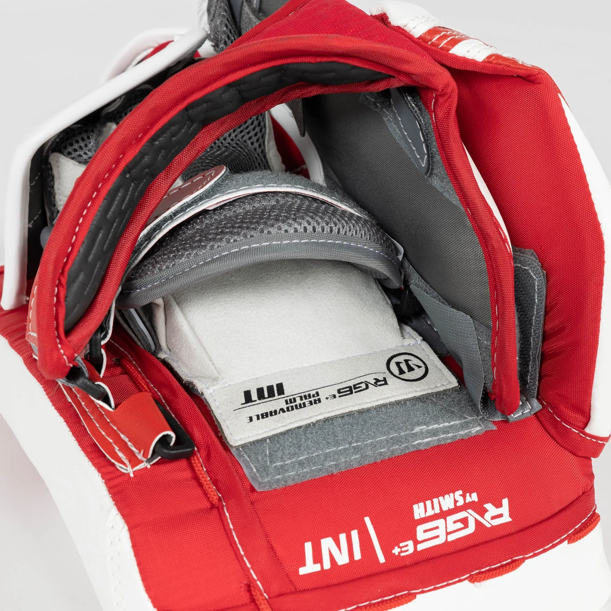 Warrior Ritual G6 E  Intermediate Goalie Blocker