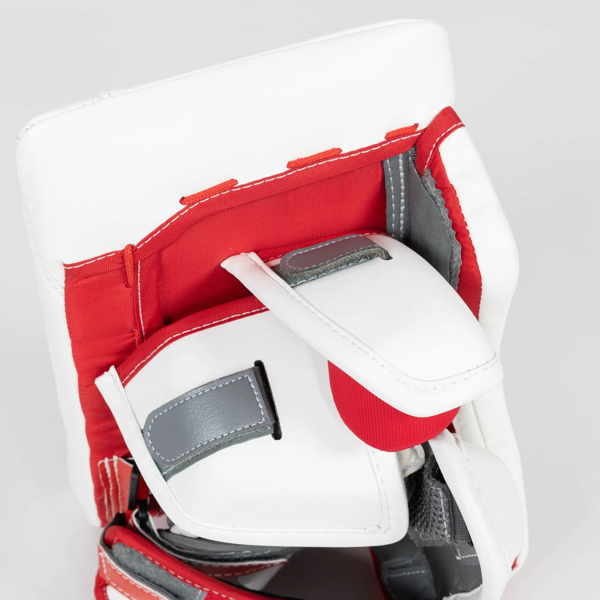 Warrior Ritual G6 E  Intermediate Goalie Blocker
