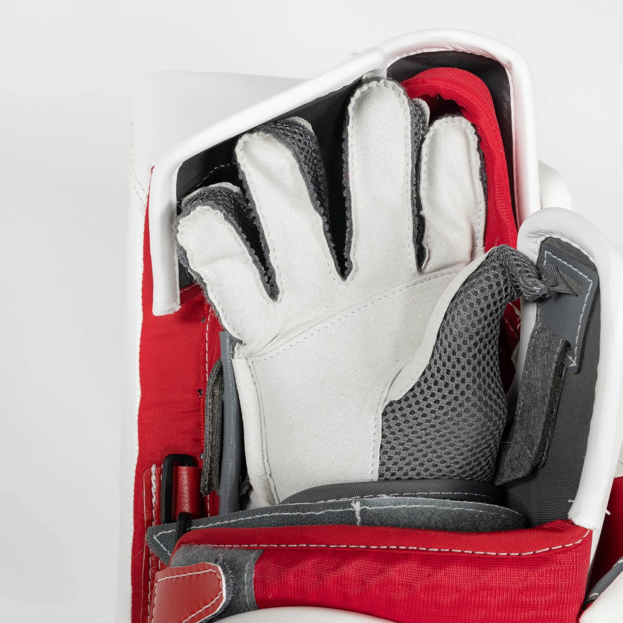 Warrior Ritual G6 E  Intermediate Goalie Blocker