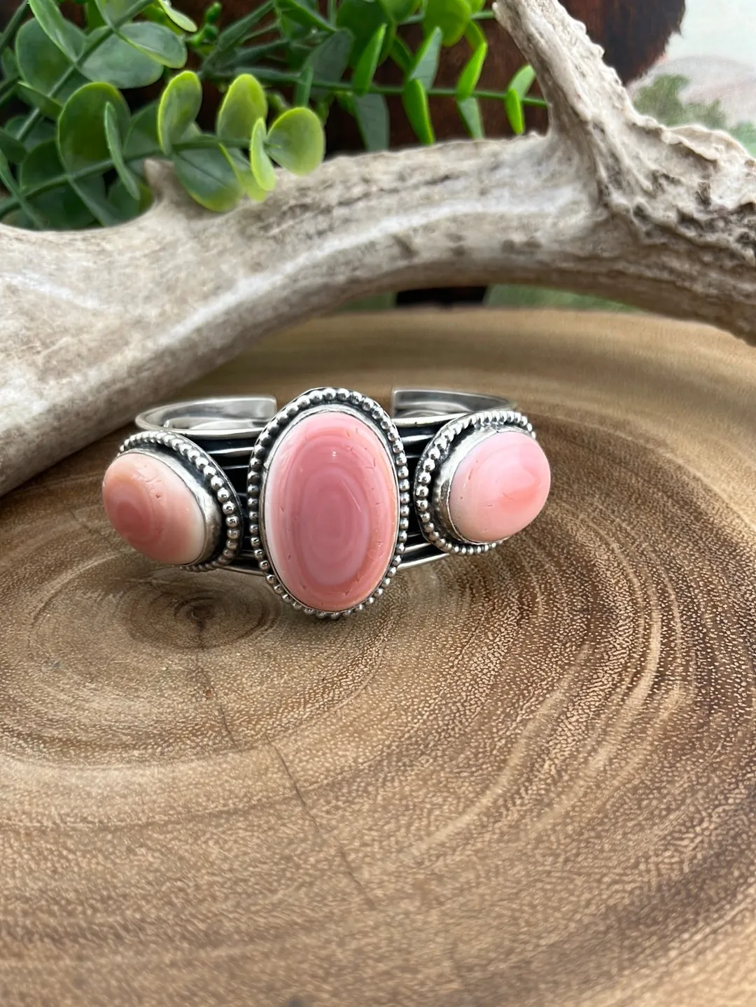 Waves of Grain Sterling 3 Stone Pink Conch Cuff - Vertical Center