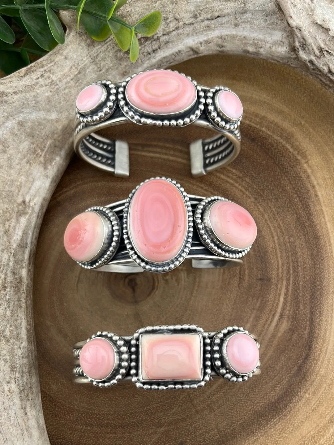 Waves of Grain Sterling 3 Stone Pink Conch Cuff - Vertical Center