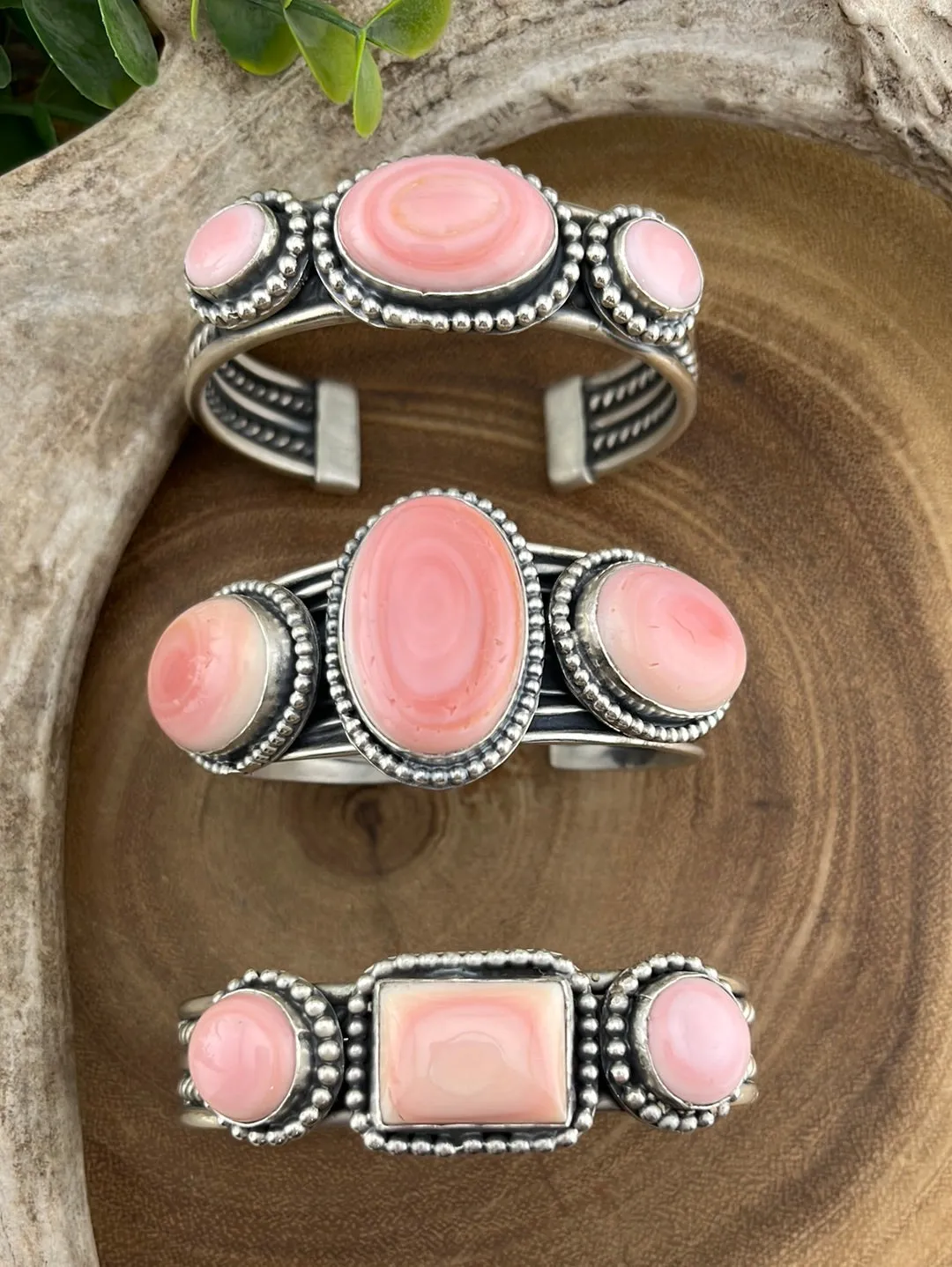 Waves of Grain Sterling 3 Stone Pink Conch Cuff - Vertical Center